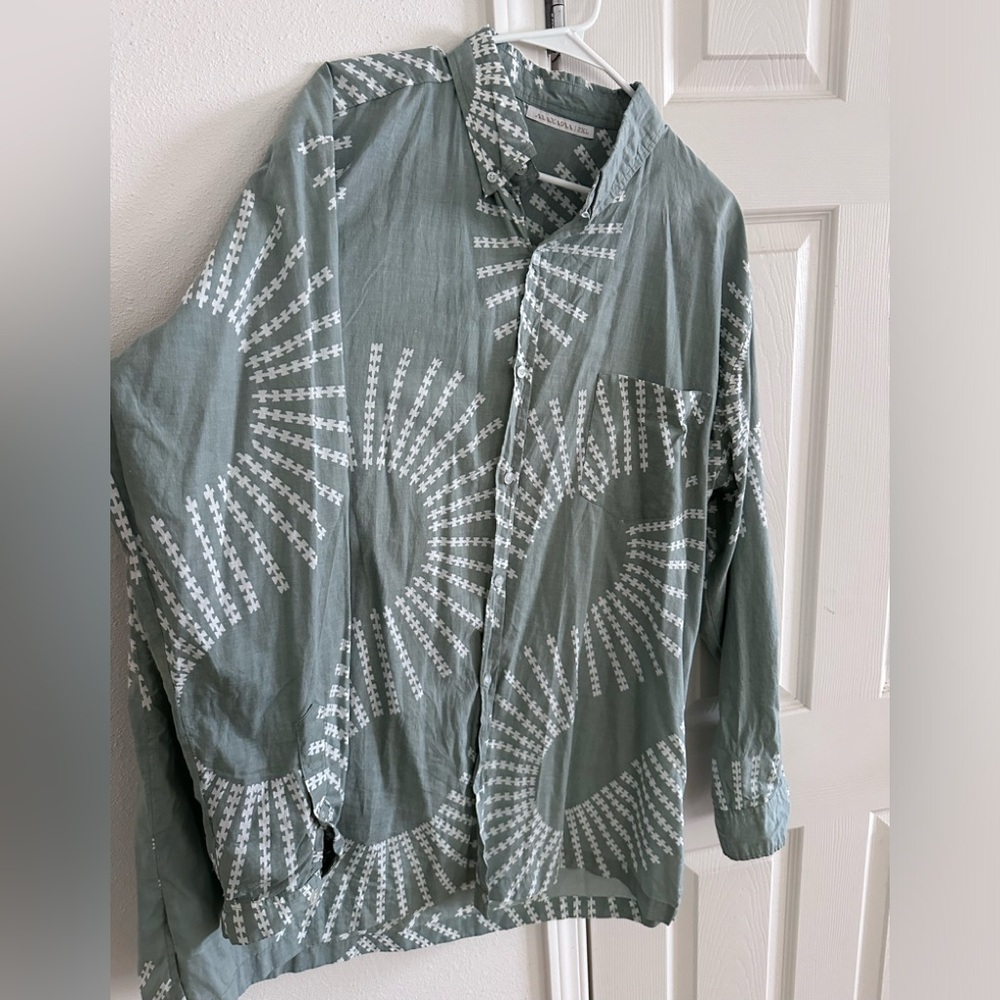 Manaola mens size 2x long sleeve shirt. Button down